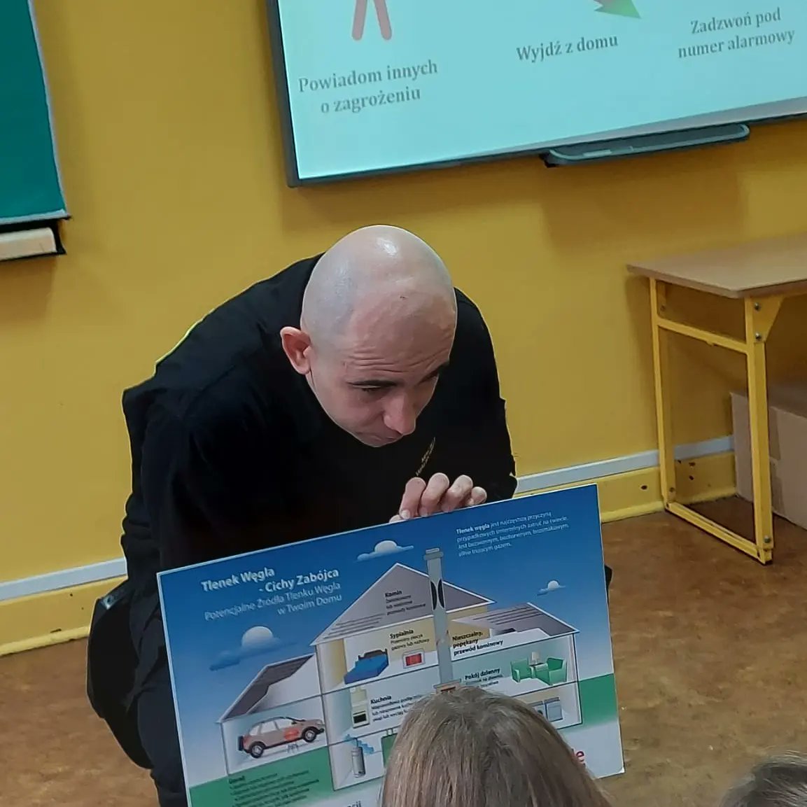 SSwiebodzin's tweet photo. Spotkanie z uczniami szkoły w Toporowie w ramach akcji „ CZUJKA na straży twojego bezpieczeństwa !” https://t.co/LNtq28UCNA