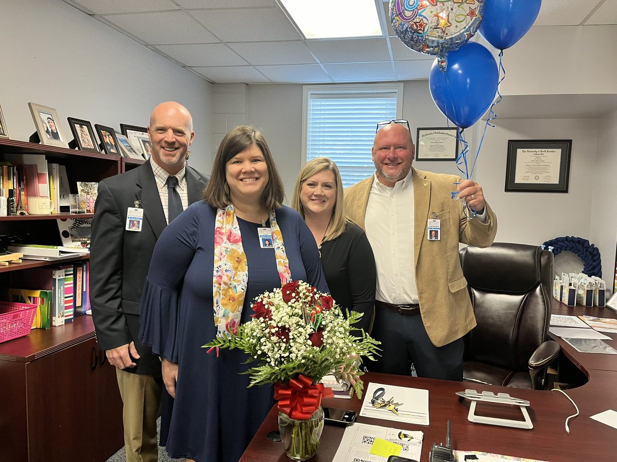 MikeMswan's tweet image. Congratulations to Mrs. Jessie Gravel, principal of Drexel Elementary for being named BCPS Principal of the Year. Well deserved!  @BurkeCoSchools