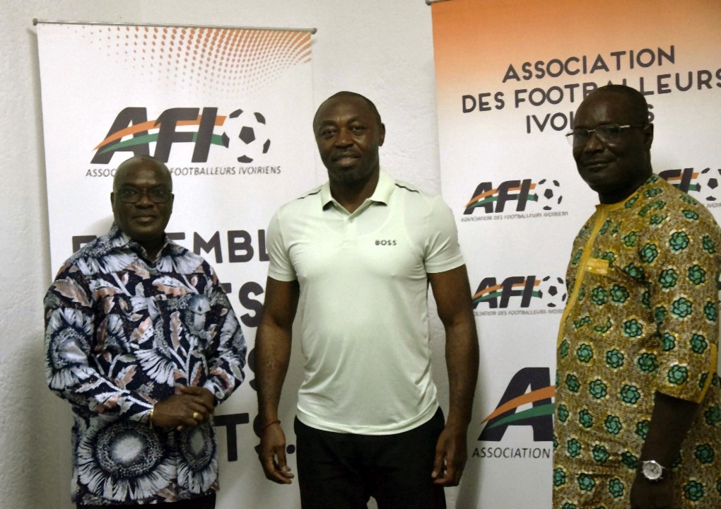AFI_CI's tweet photo. L'@AFI_CI redonne le sourire à plusieurs joueurs de l'OFC Adaké (Ligue2). Au terme d'une médiation menée avec succès auprès des dirigeants des deux clubs👏💪⚽️🇨🇮 👇👇 
https://t.co/UmQkwsCvIB 
@Domoraud_17 @arudin26 @KoloToure28 @maxigr04del @GervinhOfficial @GbaneMohamed16 https://t.co/E7D4vuBXUN