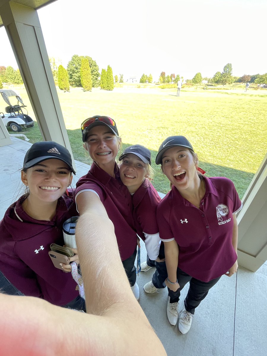 The girls blew it away yesterday at Sectionals! The girls placed 3rd and are headed to District for the second consecutive year! Great job girls !