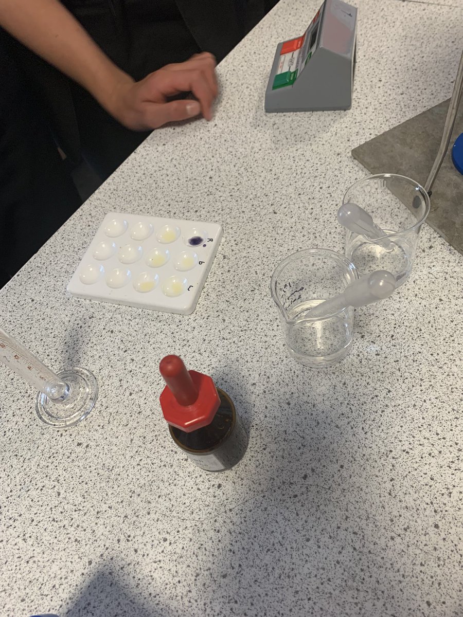 KDScience's tweet image. Year 10 Biologists investigating the effect of temperature on the rate of amylase action #requiredpractical #AQABiology #BiologyGCSE