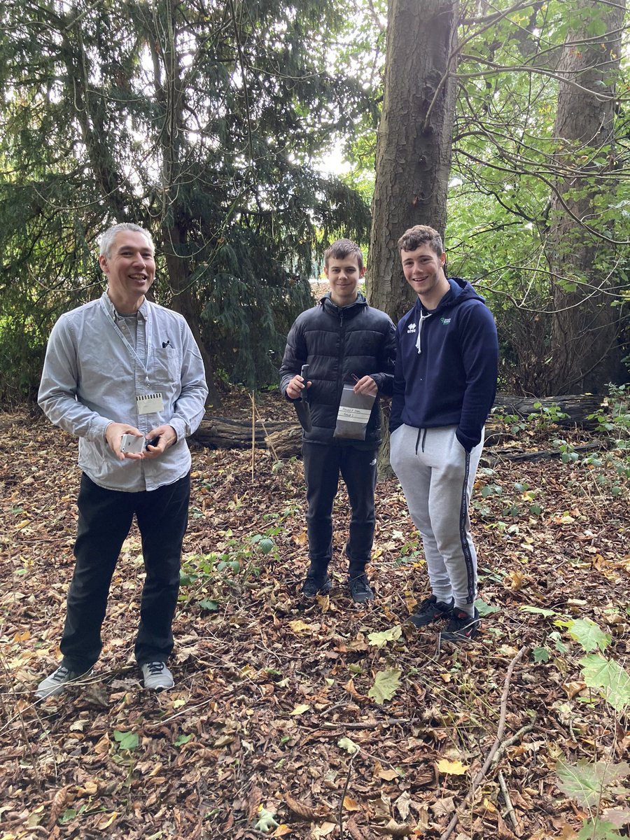 Fabulous morning spent at <a href="/BishopBurton/">BishopBurtonCollege</a> college, studying soil microbes with some fantastic, engaged students, <a href="/SallyJamesYork/">Sally James</a> <a href="/insanity_one/">James Chong</a> and <a href="/sarahf2505/">Sarah Forrester</a> thanks to a <a href="/royalsociety/">The Royal Society</a> partnership. Looking forward to getting back for round 2!