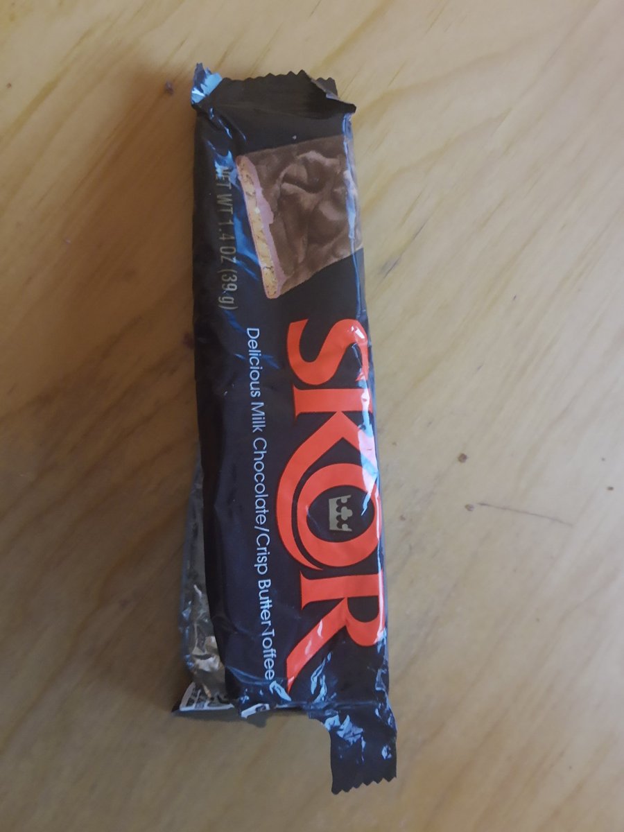 rexim90's tweet photo. Heath was vile. It tastes like someone was trying to make daim but burnt everything and still sent it to customers (0/10). Skor means shoe in swedish and yeah I can see why it's named that. You probably have to walk on the chocolate to fuck up this bad (0/10) https://t.co/GnmMOBFieL