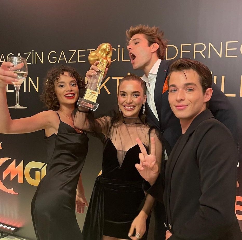 Bu kadar mükemmel olmak zorundamısınız Bee #egzey #özser