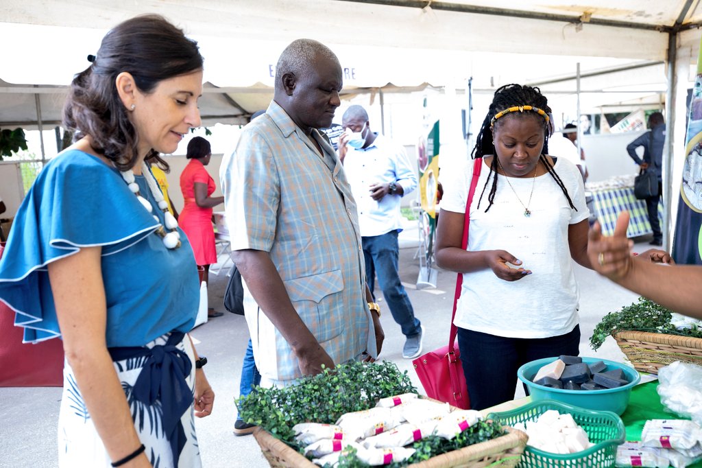 SNVGhana's tweet photo. We're glad to have @MartaBrignone from @EuropeInGhana and Purity Ngare, who is representing the European Commission and engaging on a Results-Oriented Monitoring (ROM) visit participate in our 2022 GrEEn Regional Trade Show in the Western Region!

#AfricaTrustFund https://t.co/rDeaKHWL9W