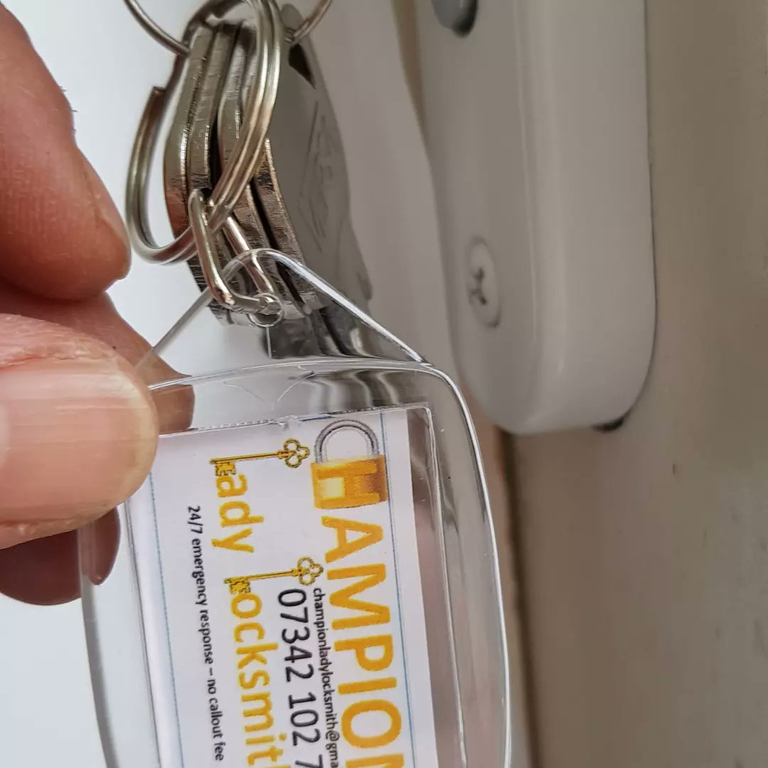 locksmith_lady's tweet photo. New postbox and front door lock fitted as an unauthorised person had keys. If in doubt always get your locks changed #FemaleLocksmith #MiltonKeynes #Wolverton #Buckingham #Surroundingareas https://t.co/iAgQsO5awr