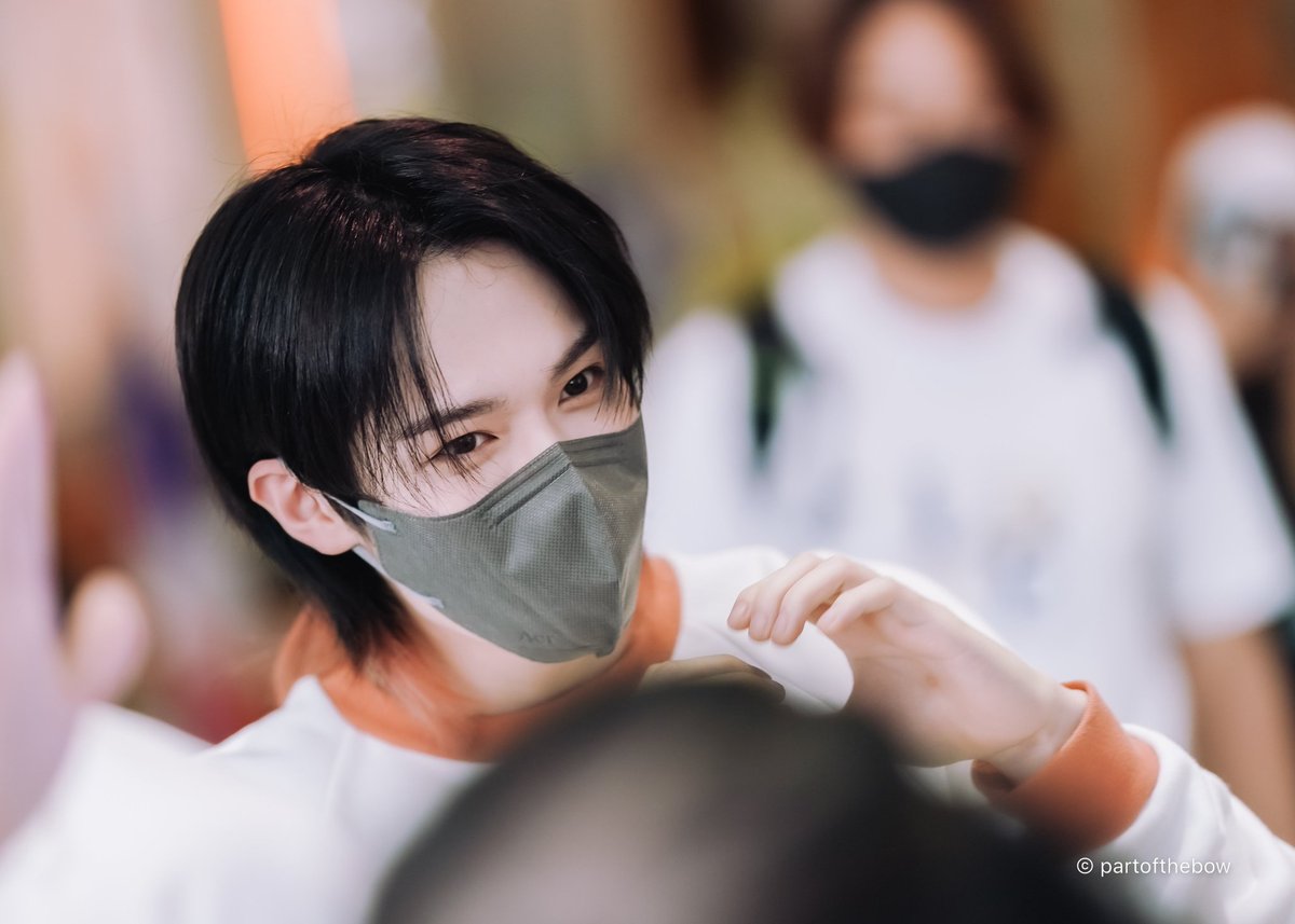 Desde ayer he leido y nos han dicho que Gaon lucía como Felix de Stray Kids :0 
¿Que opinan? 

Cr. 📸