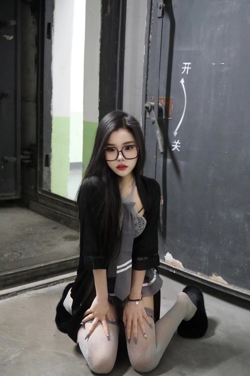 福利姬欧尼酱分享的黄推图片2 - 网红私拍内容