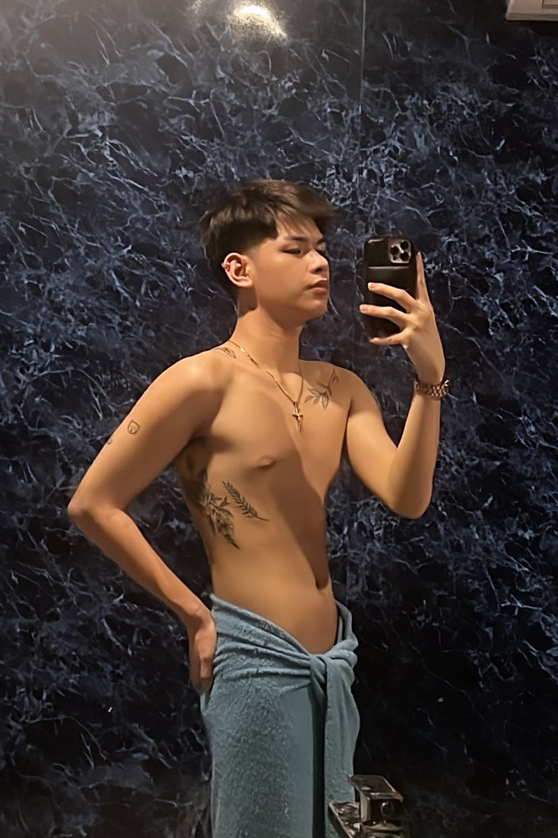 sofiatrazona_'s tweet photo. just a twink, not a pectober https://t.co/z3KngcSiGu