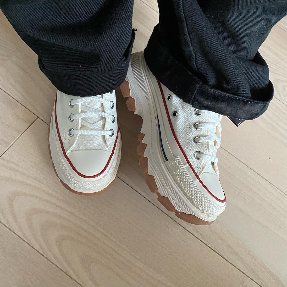 amgmk1122's tweet photo. 買っちゃったー！かわいい…推しとイロチです(照)

#CONVERSE  #ALLSTAR100  #TREKWAVE OX https://t.co/eZTvCFvagA