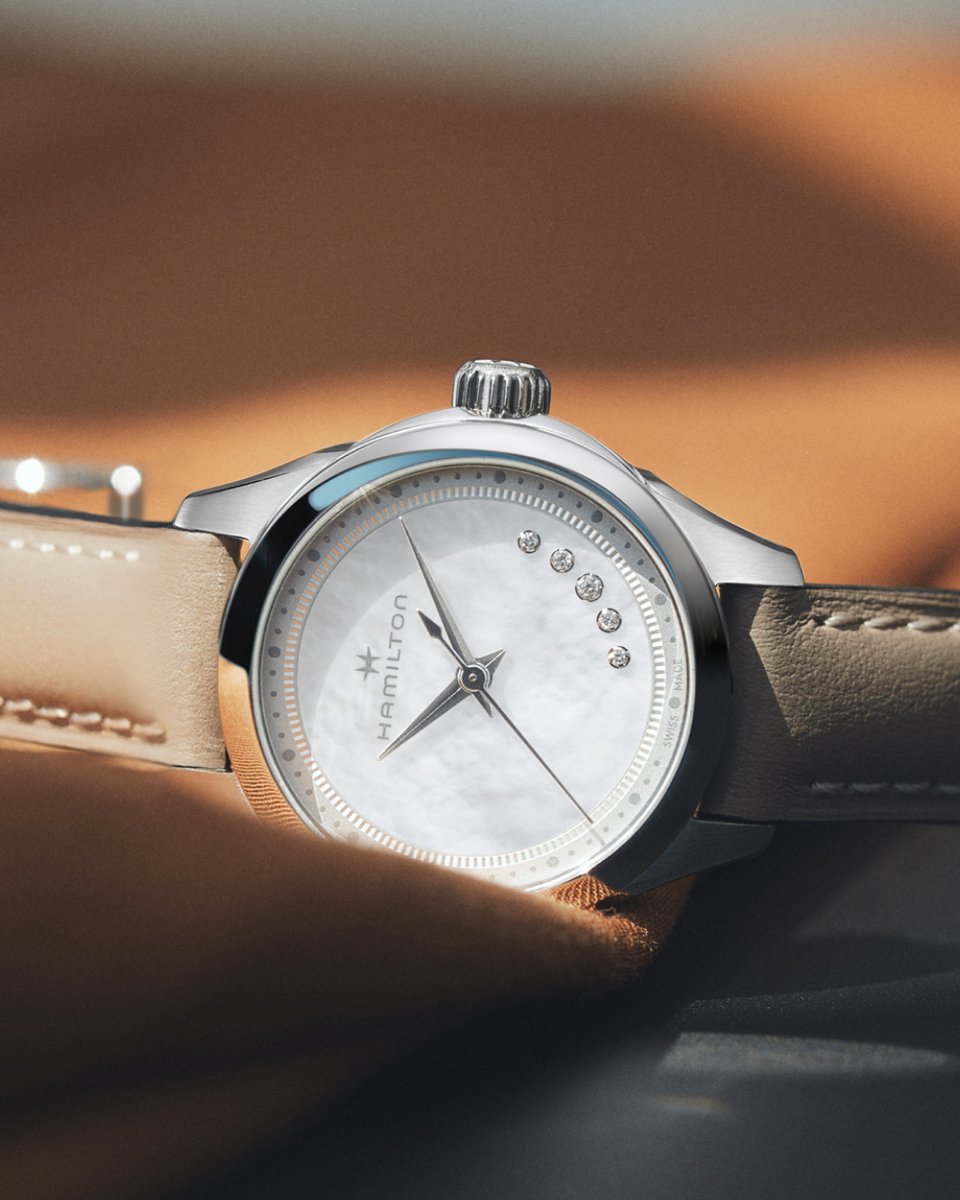 hamiltonwatch's tweet photo. Occasion-worthy aesthetic. The understated dial of our 26mm Jazzmaster Lady is finished with refined mother-of-pearl and an arrangement of glittering diamonds: https://t.co/t3tfdnYjXP
#hamiltonwatch #jazzmaster #jazzmasterlady #dresswatch #diamonddial
(Ref. H32111890) https://t.co/DIqWyu0x6T