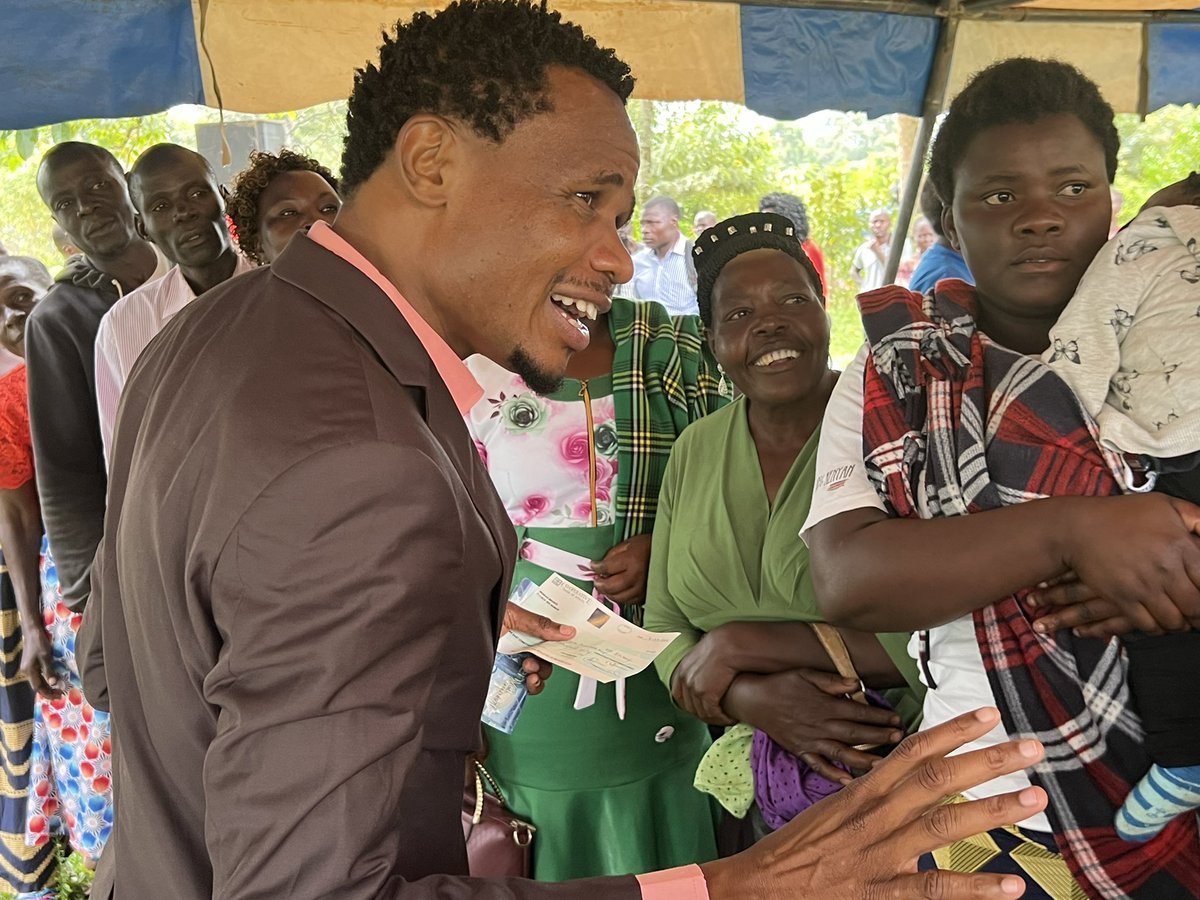 pksalasya's tweet photo. It was great moments for me as the area mp of mumias east constituency giving out cheques worth 1.118M of wezo Fund to women groups and youths groups with business ideas at shianda DCCs ground .I challenged the gvt to invest more in uwezo fund alongside hustler fund https://t.co/JUFBywz6Xm