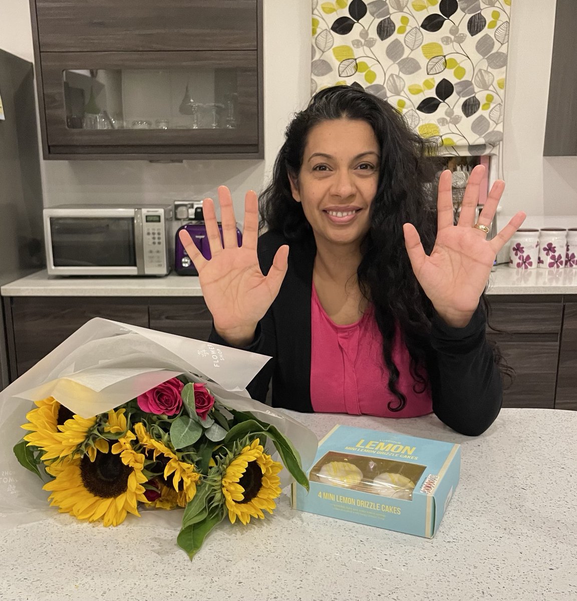 PistachioNotts's tweet image. This week marks ten years of working with the amazingly talented @EmmyGraphDesign. Always by our side, Emmy can always be counted on to deliver  – she also makes the perfect brew too 👌

Thank you! We really wouldn&apos;t be #TeamPistachio without you!! 🥳

#ThankYou #GraphicDesign