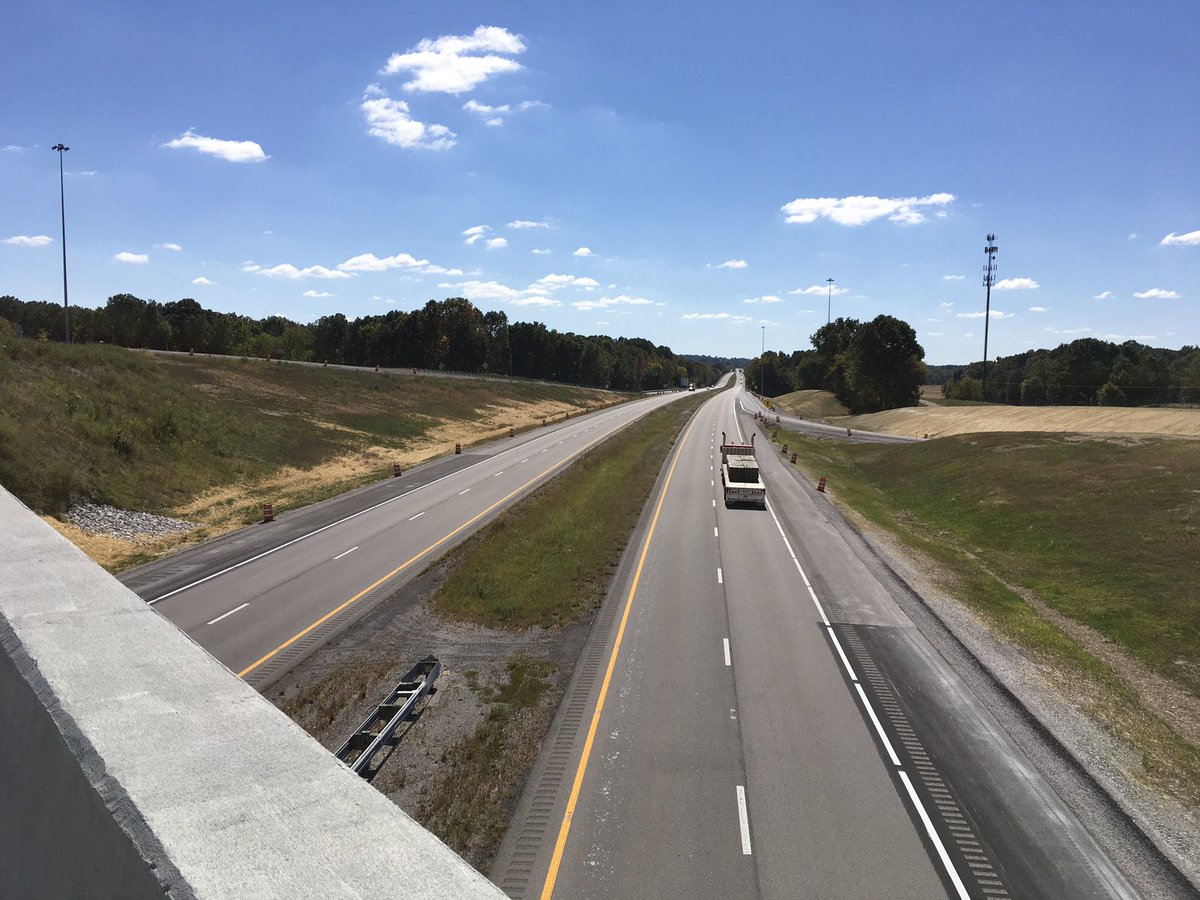 KYTCDistrict3's tweet photo. The newly reconstructed Interstate 165 interchange at Exit 33 at Cromwell in Butler County was recently completed. The project removed the old toll booth plaza cloverleaf ramps and constructed new diamond shape ramps. The new ramps provide much needed safety improvements. https://t.co/B1SZUZOY9k