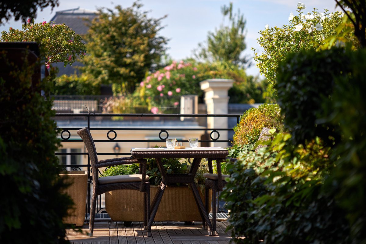 Hôtel Raphael Paris tweet media