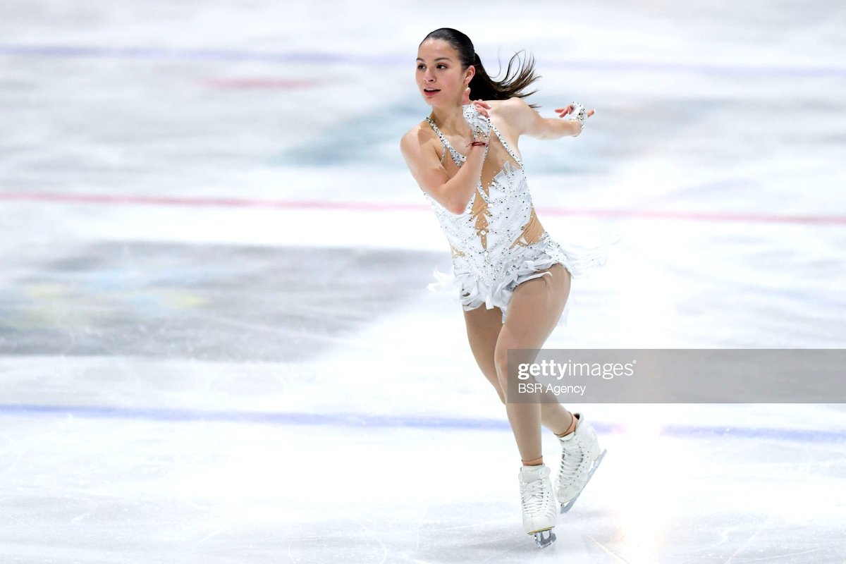 goldenskate's tweet photo. Happy Birthday 🎂 to 🇲🇽 Mexico's #AndreaMontesinosCantu! The 20-year-old earned all new SBs @ 2022 #CSFigure #USINTLClassic 👏🏻 She enjoys baking 👩‍🍳, biking 🚴‍♀️, roller skating, basketball 🏀, and hanging out with friends 📷 2020-22 SP medley by #JenniferLopez #JLO #FigureSkating https://t.co/JwHdoK3nZ3