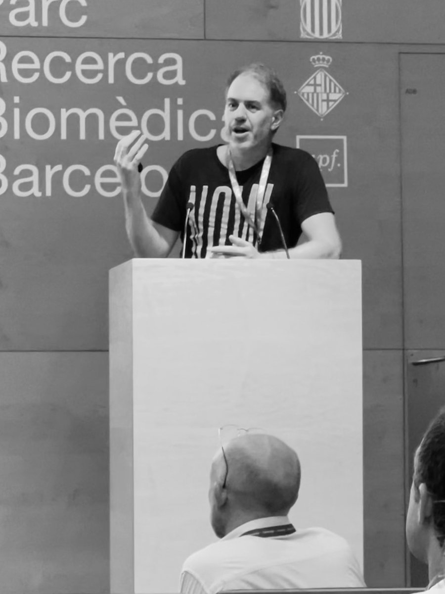 ara_anderson's tweet photo. Attending the inaugural symposium of the #BCNCollaboratorium, more info here: https://t.co/XAckKE2ihB Kicking things off is @BenLehner of @CRGenomica and @EMBLBarcelona head @_JamesSharpe discussing the core concept of their #collaboratorium which has parallels with @mathonco https://t.co/yYCsZTTAxv