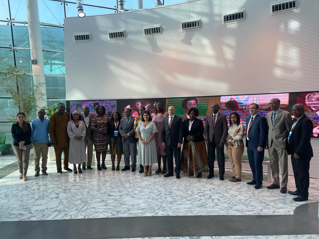 #Day8 #CapacityBuildingProgram for #AfricaNatCom22

The Minister of Culture <a href="/Anar_Karim/">Anar Karimov 🇦🇿</a> received the group of Secretaries-General of African countries' #NationalCommissions for #UNESCO. The cooperation btw #Azerbaijan &amp; #African countries in the framework of UNESCO was discussed.