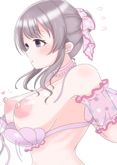 霧子ちゃん脱ぎかけ… 