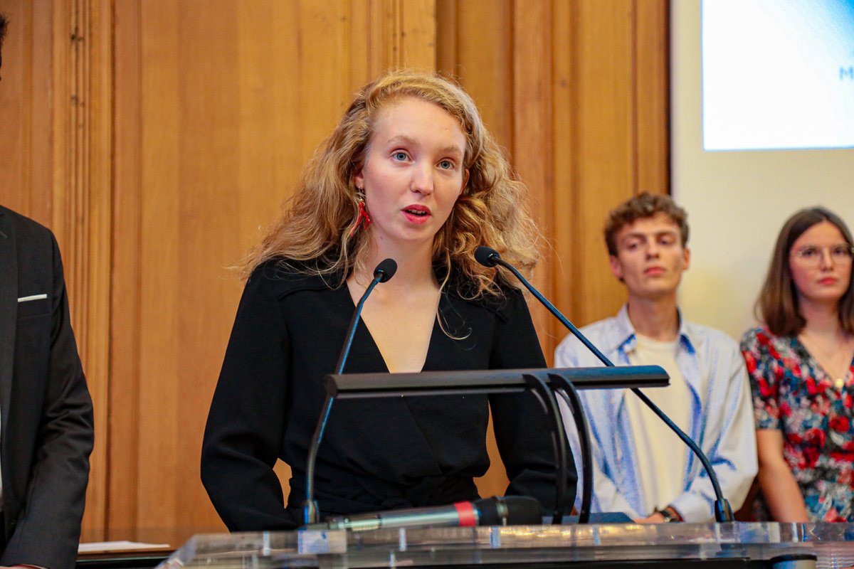 Mines_Paris's tweet photo. 🎓Samedi, les élèves de la promotion P19 recevaient leur diplôme !
🎉Un immense bravo avec tous nos vœux de bonheur et de réussite pour la suite de votre parcours.
Vous faites partie de l'Histoire de la Mine à jamais.
 
Et merci aussi à celles et ceux qui ont permis leur réussite https://t.co/u6DOcO1t5I