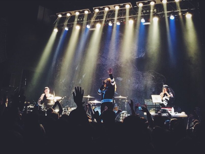 ciaochow's tweet photo. Never skip the opening act! @Lizzo opened for @Sleater_Kinney in Omaha in 2015 and I was there. Feel so fortunate to have seen her triumphant, magnetic performance in such a small venue. (With a belly full of @ModernLoveOmaha no less!)
📸 @hearnebraska https://t.co/cCD7JtI1Li