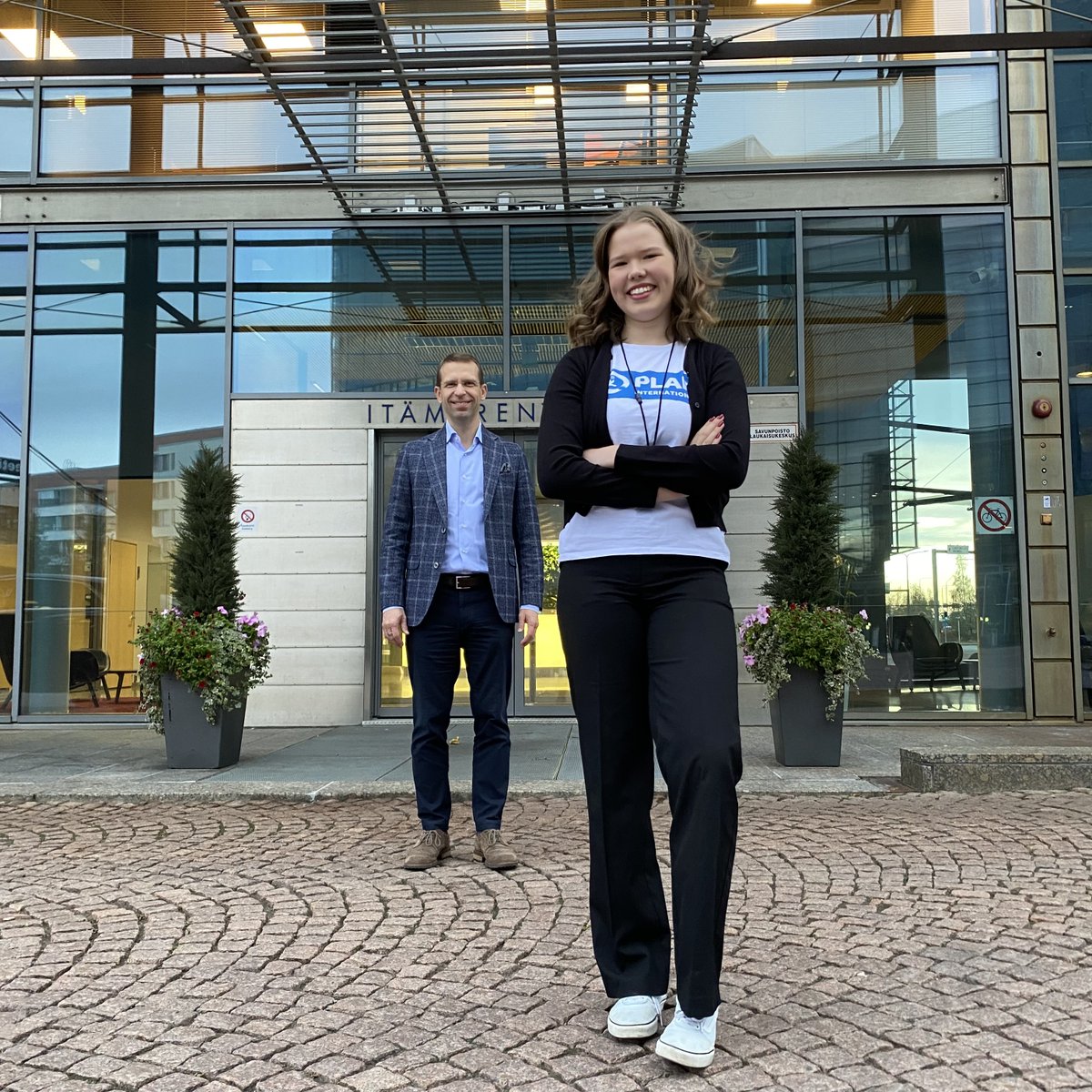 Valta vaihtui <a href="/PwC_Suomi/">PwC Suomi</a> :lla, kun 16-vuotias Venla Taubert otti haltuun toimitusjohtaja <a href="/mjjnieminen/">Mikko Nieminen</a> paikan.💪

"Odotan, että pääsen keskustelemaan ihmisten kanssa työelämän tasa-arvosta ja inklusiivisuudesta", Taubert sanoo. 

#GirlsTakeover