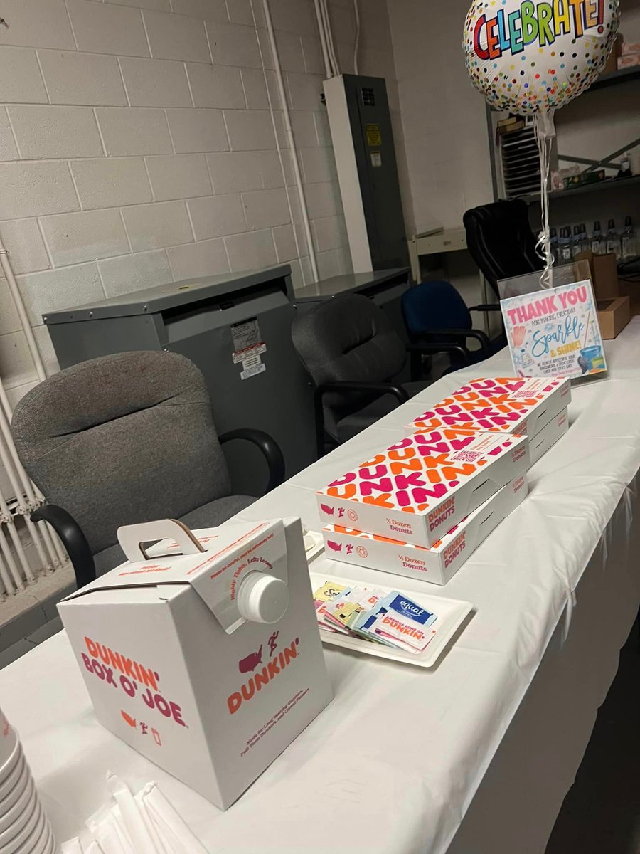 StoneBridgePTSO's tweet photo. Thank you to our custodians and for all they do! https://t.co/hbgw39woi1