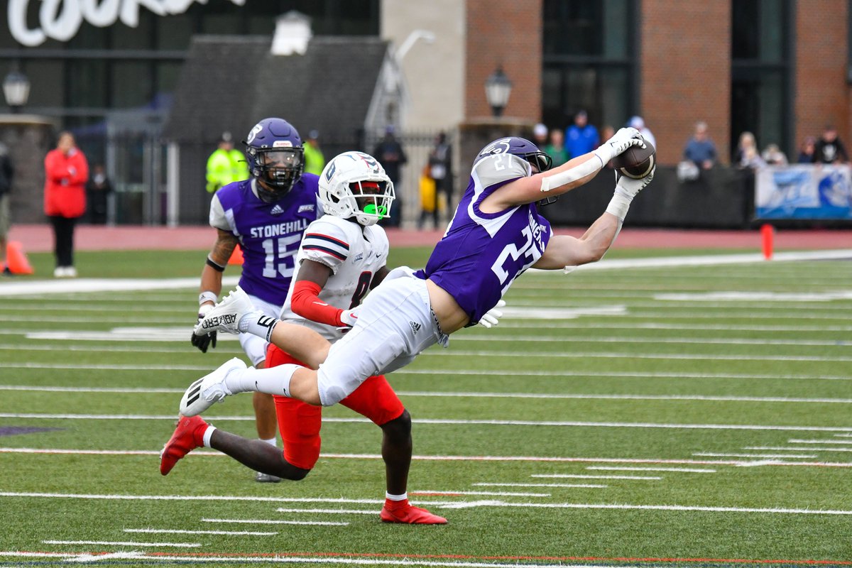 NCAA_FCS's tweet photo. Vote for the #FCS Photo of the Week 📸

1⃣ @StonehillFB The Clincher 😤
2⃣ @DaytonFootball Locked In 🔒
3⃣ @SHU__Football Flying Catch ✈️
4⃣ @EKUFootball Breaking Free 💨 https://t.co/fB6lQtU16k