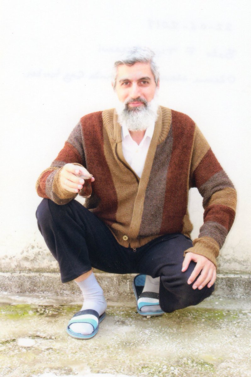 Alparslan Kuytul Hocaefendi sürekli bu hırkasını istiyor. Bu hırkayı görünce eski bir dostunu görmüş gibi seviniyor.

Semra Kuytul Hocahanım
Ağrı/Patnos
04.10.2022