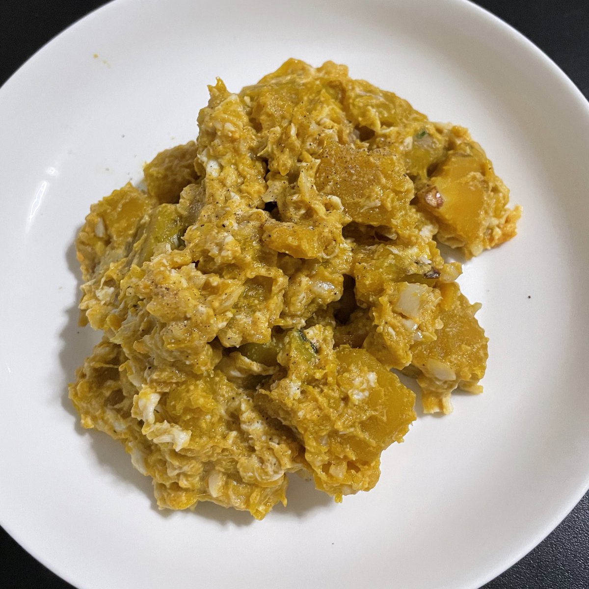 พูดเลยว่า ผัดฟักทองเคลือบไข่ ฉันทำเองอร่อยที่สุดแล้ว จริงๆ ไม่อวยเกิน 🎃✨ฮี่ๆ แจกวิธีทำให้ในเธรด เผื่อใครอยากลองทำกินเอง รสชาติไม่จืด นัวๆ ไม่ใส่ผงชูรส