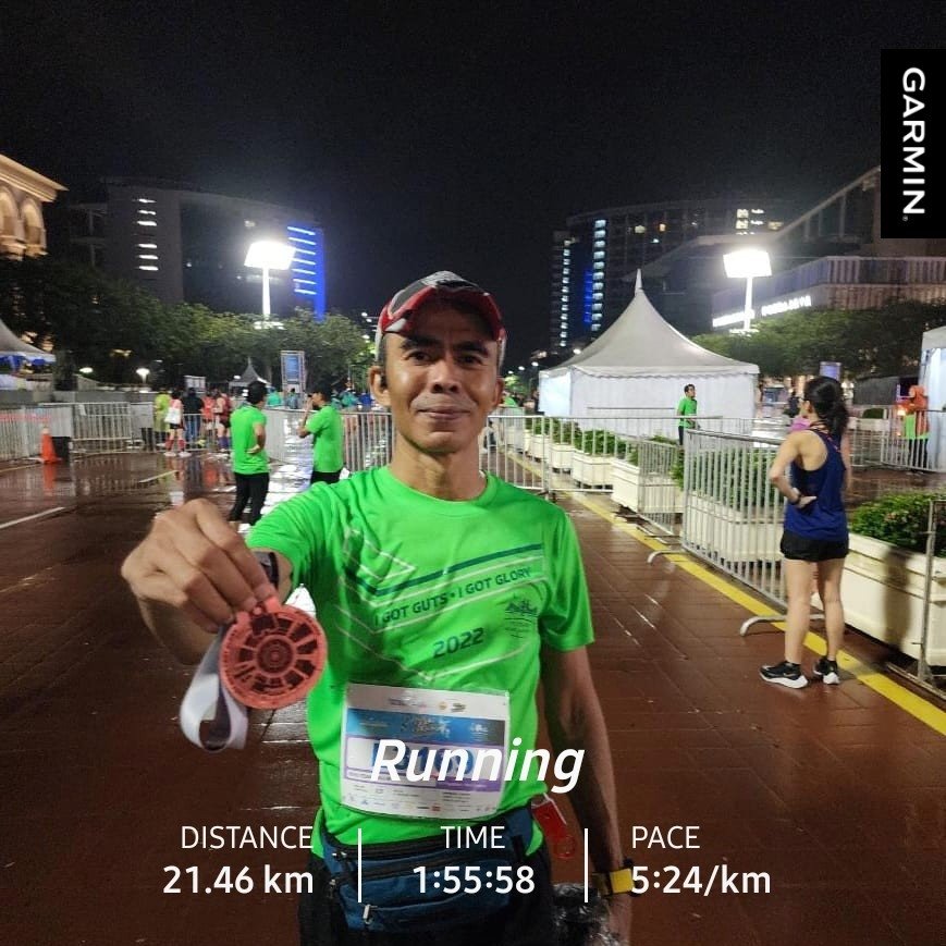 putra0212's tweet photo. run run run 🏃🏃🏃
Run in the rain....
Putrajaya Night Marathon
#1stevent
#putrajayanightmarathon 
#slockero
#runslow2runfast
#believetheprocess 
#malaysiarunners 
#airzoomalphaflynext
#nike
#nikemalaysia
#nikerunning 
#runningshoesworld
#garmin #beatyesterday https://t.co/8Ca6ctZCxz