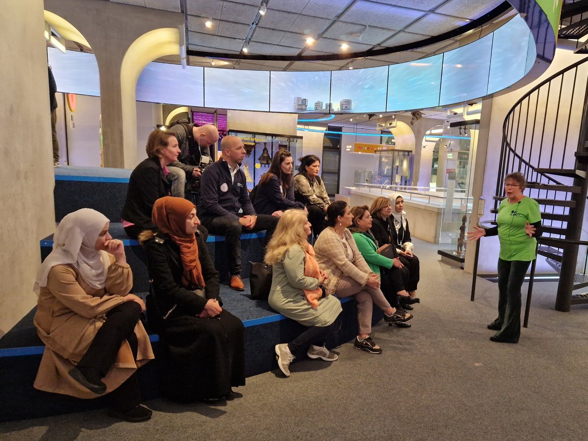 In kader van de 'Week tegen eenzaamheid' vandaag vanuit Mondial Van der Velde Verhuizingen met inwoners uit Den Haag naar Museon-Omniversum. Een dag die 'onze gasten' niet snel zelf zullen plannen met als doel te verbinden.

#weektegeneenzaamheid
<a href="/VdVeldeVerhuis/">VdVeldeVerhuizingen</a> <a href="/Museon/">Museon-Omniversum</a>