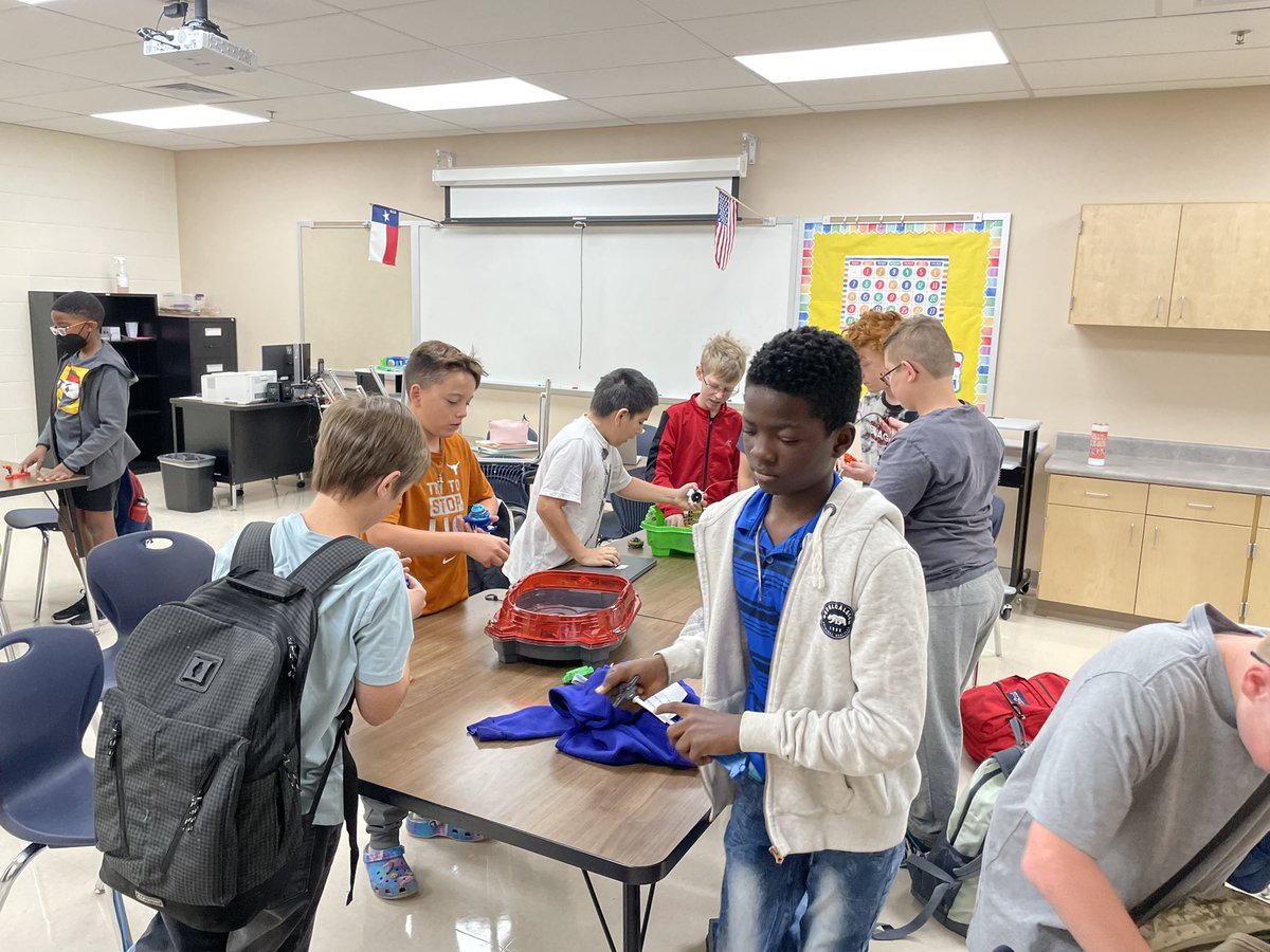 Mrs_Logan99's tweet photo. The Straus Beyblade club 😊 Love hearing them laugh and have fun in the morning. ❤️ @NISDStraus #TheStrausWay https://t.co/ErWVOY4tG1