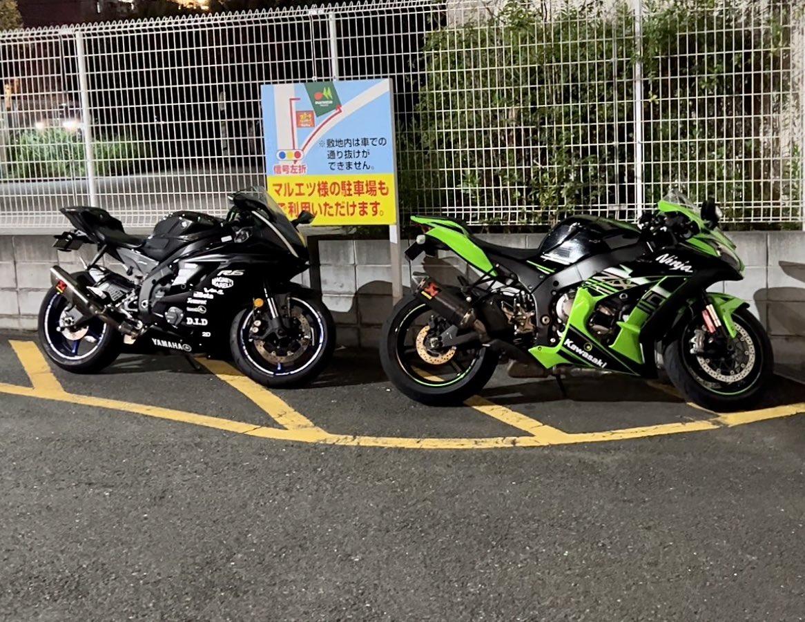 ryouennn's tweet photo. 雨降る前のナイツー🏍️
#zx10r #yamahar6 #kawasaki #ヤマハ https://t.co/bWaEuIj9Jb