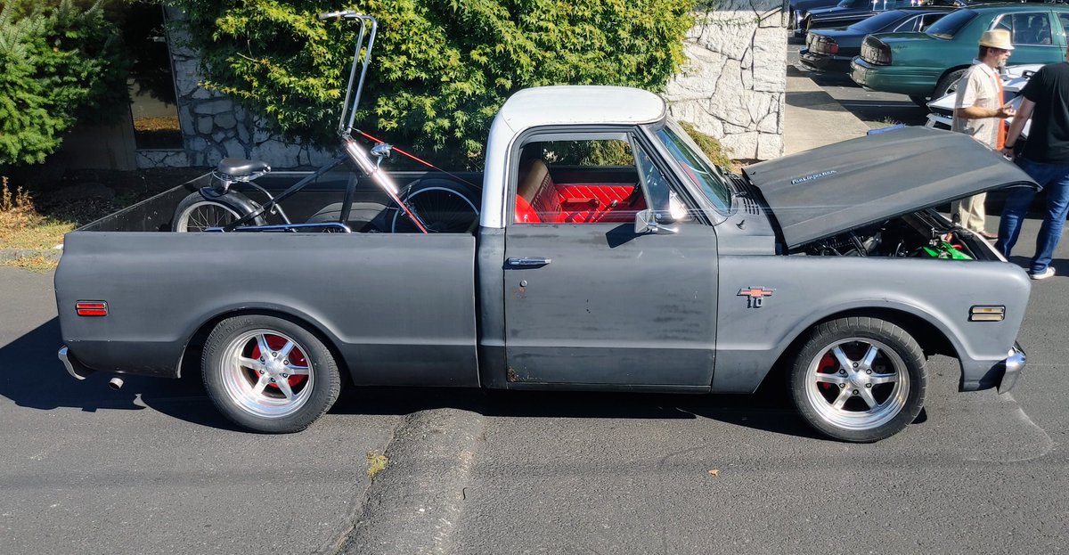 RobtheToonMan's tweet photo. #chopper #schwinnchopper #schwinnbicycle
#schwinn #lowriderbicycle
#lowrider #hardtail
#robsrodshop
#sasquatchartworks #sinister #lilsin #robthetoonman #67chevy #67chevypickup #67chevytruck #fleetside #shortbed #chevytruck #chevypickup #c10 #chevyc10
#hotrod #carshow #hotrod https://t.co/dJ9BCWfvRi