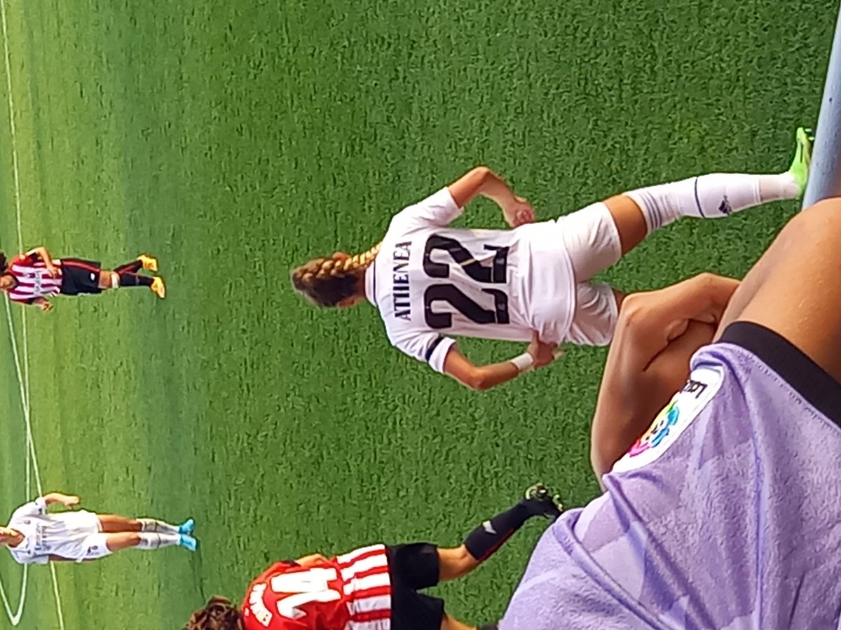 BeatrizzVS's tweet photo. @futbolmahou @realmadridfem @atheeneeaa_10 SIEMPRE⚽️🔥 https://t.co/bGFacjB1RS