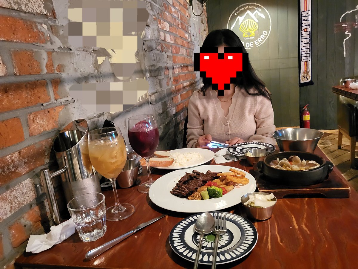 오늘은 둘이 간단히 일잔중~~
대전 부커분은 결국 뵙지 못했지만 기분좋은 일잔~^^
그래도 맛있다~~