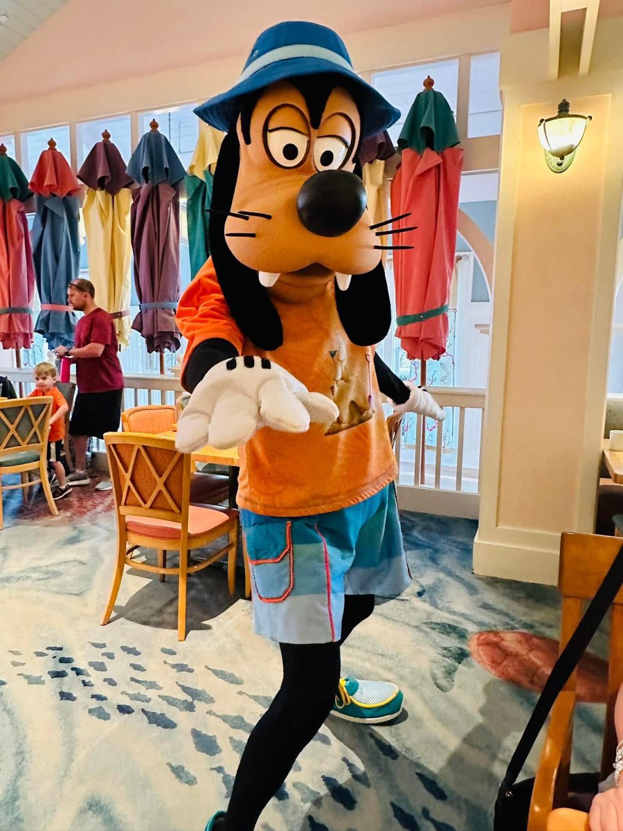 mickeywithmary's tweet photo. Minnie’s Beach Bash Breakfast has returned to Cape May Cafe at Disney’s Beach Club Resort! 🎉
https://t.co/8EczGGNi2L
#capemaycafe #beachclubresort #characterbreakfast #disneycharacters #disneydining #DisneyWorld https://t.co/YlYXkMmBmk