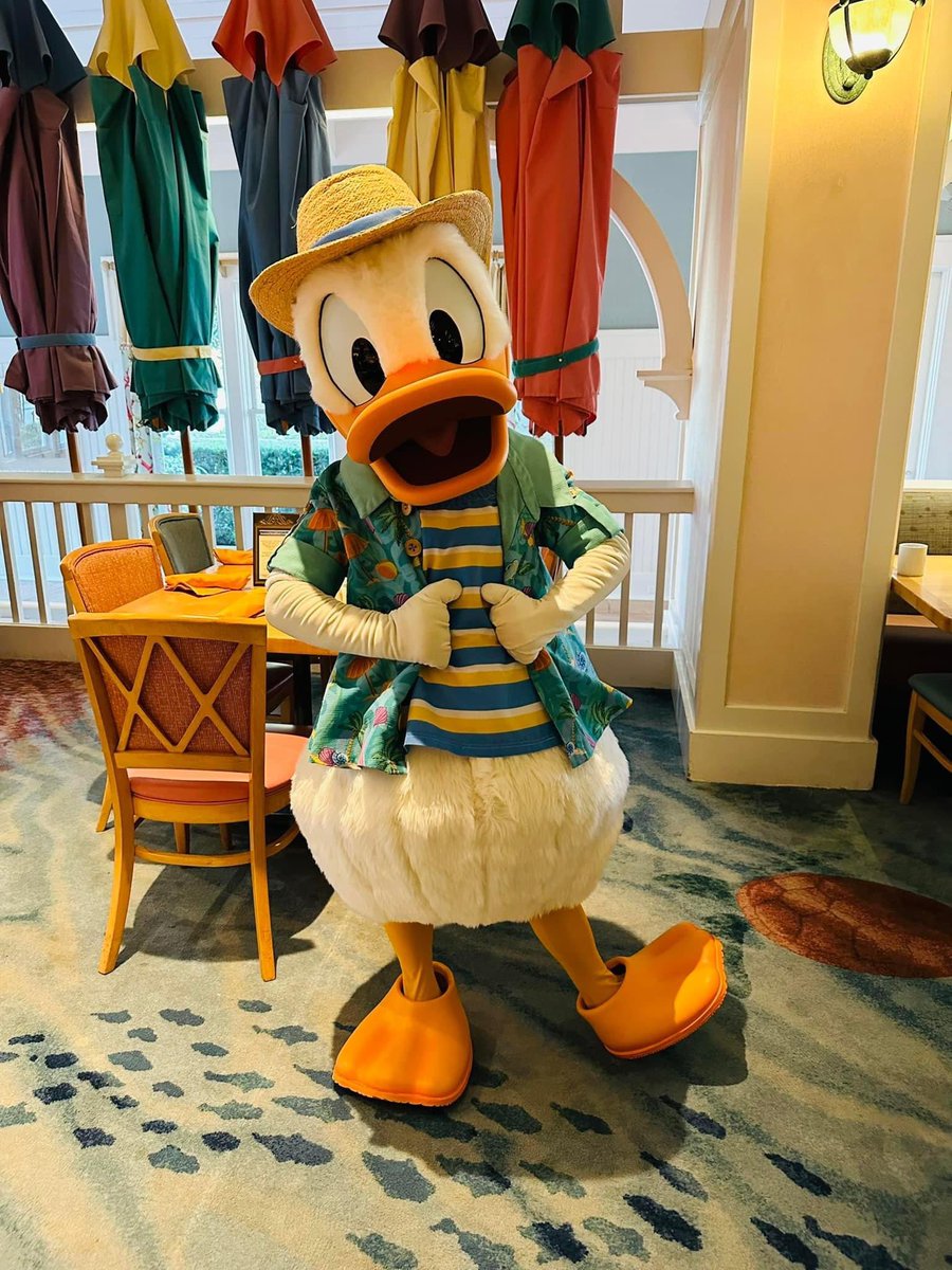 mickeywithmary's tweet photo. Minnie’s Beach Bash Breakfast has returned to Cape May Cafe at Disney’s Beach Club Resort! 🎉
https://t.co/8EczGGNi2L
#capemaycafe #beachclubresort #characterbreakfast #disneycharacters #disneydining #DisneyWorld https://t.co/YlYXkMmBmk
