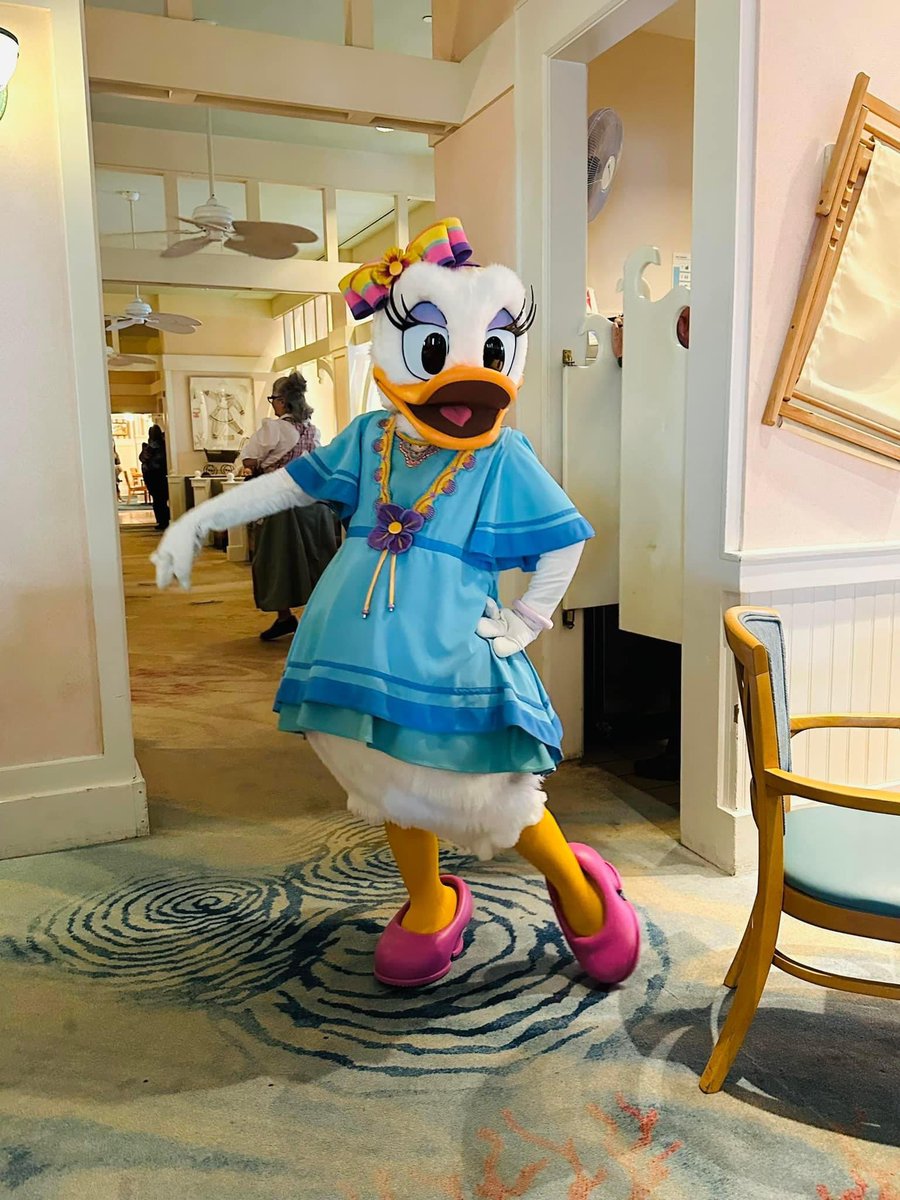 mickeywithmary's tweet photo. Minnie’s Beach Bash Breakfast has returned to Cape May Cafe at Disney’s Beach Club Resort! 🎉
https://t.co/8EczGGNi2L
#capemaycafe #beachclubresort #characterbreakfast #disneycharacters #disneydining #DisneyWorld https://t.co/YlYXkMmBmk