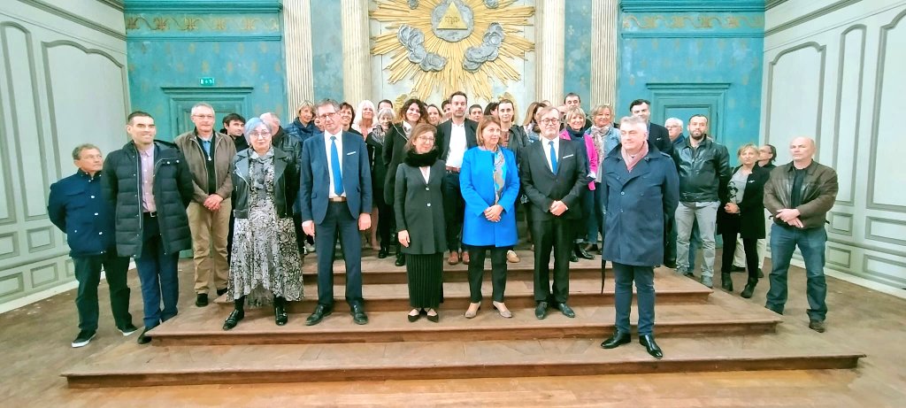acstrasbourg's tweet photo. Le recteur @OlivierFaron a co-signé ce matin avec le #DSPIP de Strasbourg la convention interrégionale @education_gouv/#administrationpenitentiaire ds la grande salle de l'Abbaye de Clairvaux, au centre des anciens murs de #détention #education #upr https://t.co/oACat7KKoI