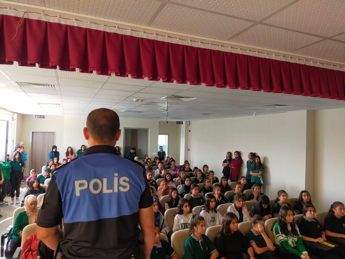 Tutluk Anadolu Lisesi (@tutlukanadolu) on Twitter photo Bugün Okulumuzda, Toplum Destekli Polislik Şube Müdürlüğü Personelleri Tarafından Aile İçi Şiddet (KADES), Güvenli İnternet ve Bilişim (SİBERAY) Konularında Bilgilendirme Faaliyeti Yapıldı. Gaziantep Emniyet Müdürlüğüne Bu Çalışmalarından Dolayı Teşekkür Ederiz. <a href="/gazianteppolis/">Gaziantep Emniyet Müdürlüğü</a> Bugün Okulumuzda, Toplum Destekli Polislik Şube Müdürlüğü Personelleri Tarafından Aile İçi Şiddet (KADES), Güvenli İnternet ve Bilişim (SİBERAY) Konularında Bilgilendirme Faaliyeti Yapıldı. Gaziantep Emniyet Müdürlüğüne Bu Çalışmalarından Dolayı Teşekkür Ederiz. <a href="/gazianteppolis/">Gaziantep Emniyet Müdürlüğü</a>