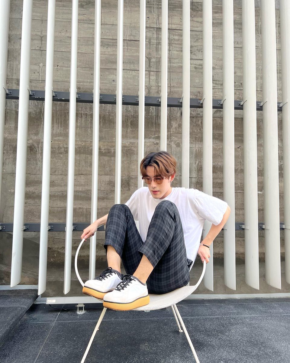 hengpnpofficial's tweet photo. ขายความหล่อพี่เฮงก่อนค่ะ ขายหล่อก่อนค่ะ เดี๋ยวอยู่ๆ ไปขายขำเองค่ะ 
ฝากพี่เฮงด้วยนะคะ 

แกล้งๆ พิมพ์ในไอจี ทวิตเตอร์ว่า hengpnp ได้เลยค่ะ

#เปิดแผงเปิดใจขายเดอะทู
#hengpnp
#HENG_THETWO
#THETWO https://t.co/8J1Uyh6E7T