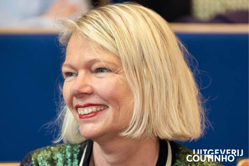 Vandaag is Karen van Oudenhoven-van der Zee, co-auteur van 𝘐𝘯𝘵𝘦𝘳𝘤𝘶𝘭𝘵𝘶𝘳𝘦𝘭𝘦 𝘱𝘴𝘺𝘤𝘩𝘰𝘭𝘰𝘨𝘪𝘦, gestart als nieuwe directeur van het Sociaal en Cultureel Planbureau. Wij wensen haar heel veel succes in deze nieuwe functie. Foto: SCP.