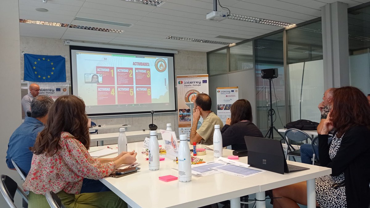 Seguimos en el #FIREHACK, desarollando ideas de forma intensiva, saliendo de la zona de confort 🚀