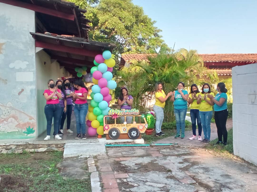 pen_aristides's tweet photo. #04deOct Activo el @pen_aristides en el inicio del nuevo año escolar 22/23, recibiendo a nuestra muchachada con mucho entusiasmo 🥳. Ellos son el futuro de nuestra Venezuela.
#RostrosDeMiPueblo
#AraguaEsEducación
#ZamoraEsZamora
@NicolasMaduro
@_LaAvanzadora
@leoalvacabrera https://t.co/20hOkYXt5L