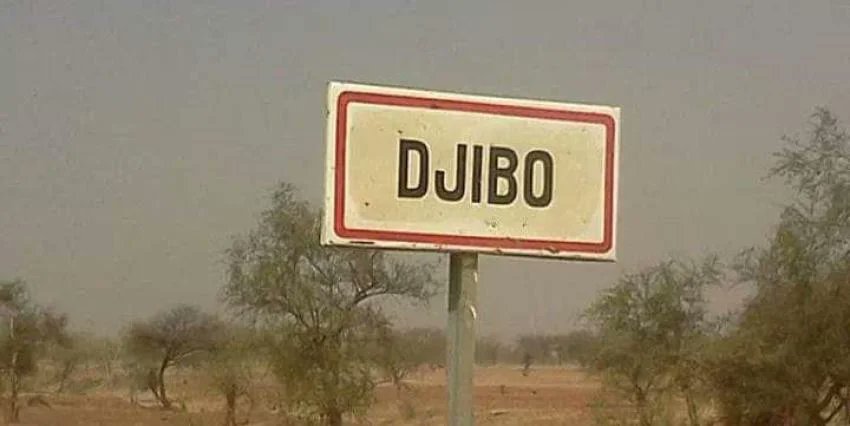 SahelMdia's tweet photo. #Burkina. #Djibo : Un citoyen @LBaryum annonce le lancement, demain mercredi, d'une campagne digitale afin d'avoir "un pont aérien à #Djibo" dont l'objectif est de ravitailler la ville en vivres. "Les enfants meurent de faim. Il faut agir", insiste-t-il. #AgriPourDjibo
#lwili https://t.co/ZJSHuRwjWo