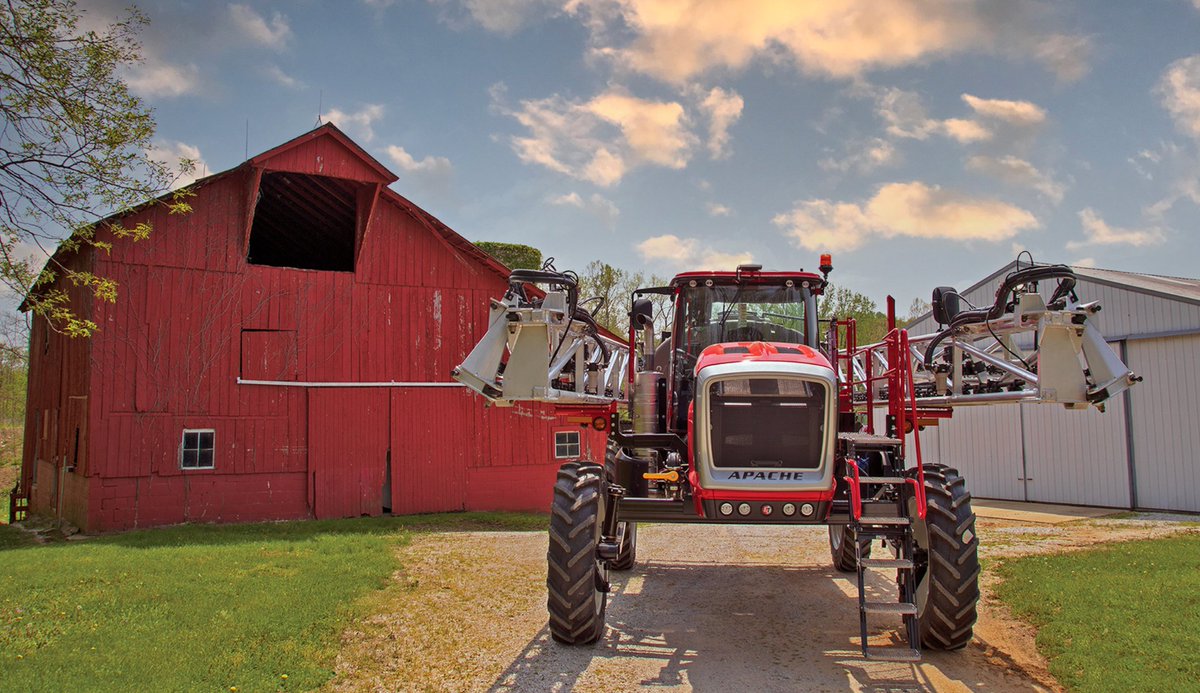 Our 1,000-gallon AS1050 is an ideal fit for almost any operation. Large enough for higher rate application yet still lightweight, maneuverable with great visibility. etsprayers.com/self-propelled…