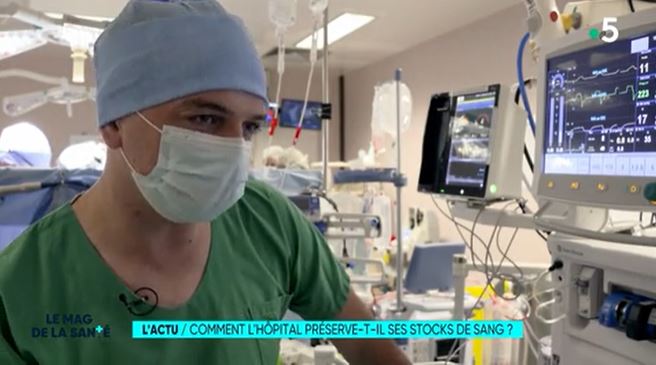 CHU Angers (@chu_angers) on Twitter photo 📺A revoir s/ <a href="/Allodocteurs/">Allodocteurs</a> @France5tv 📺
Transfuser moins pr épargner les réserves de sang, c’est possible & nécessaire. La <a href="/HAS_sante/">Haute Autorité de santé</a> a élaboré un protocole pr limiter les transfusions sanguines
Dr <a href="/EmmanuelRineau/">Emmanuel Rineau</a>, anesthésiste au #CHU vous explique ➡ bit.ly/3fI7us8 📺A revoir s/ <a href="/Allodocteurs/">Allodocteurs</a> @France5tv 📺
Transfuser moins pr épargner les réserves de sang, c’est possible & nécessaire. La <a href="/HAS_sante/">Haute Autorité de santé</a> a élaboré un protocole pr limiter les transfusions sanguines
Dr <a href="/EmmanuelRineau/">Emmanuel Rineau</a>, anesthésiste au #CHU vous explique ➡ bit.ly/3fI7us8