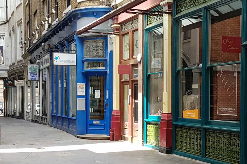 TouristWalks's tweet photo. New walk added - the second walking tour of film locations in London used in the Harry Potter series. This tour includes Gringotts Bank,  the Leaky cauldron and much more, All for just £1.79. #visitlondon #harrypotterfan https://t.co/LuaMVvgLYK